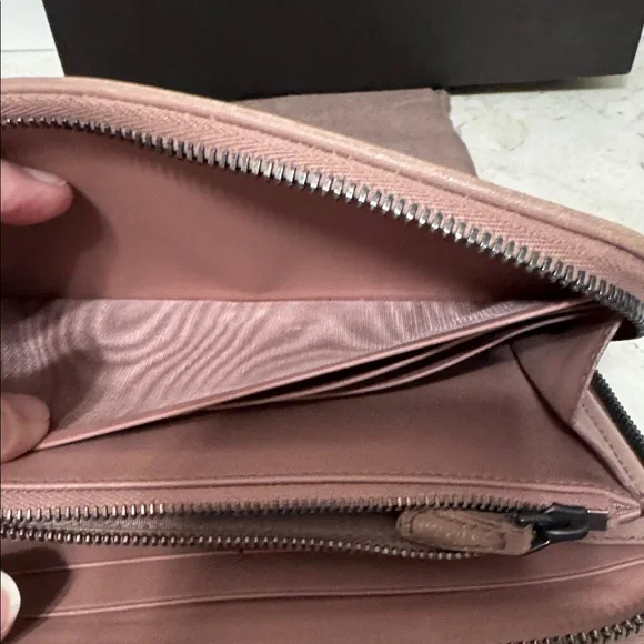 Bottega Veneta Intrecciato Leather zippy wallet in Mauve Full Inclusion - Picture 10 of 15